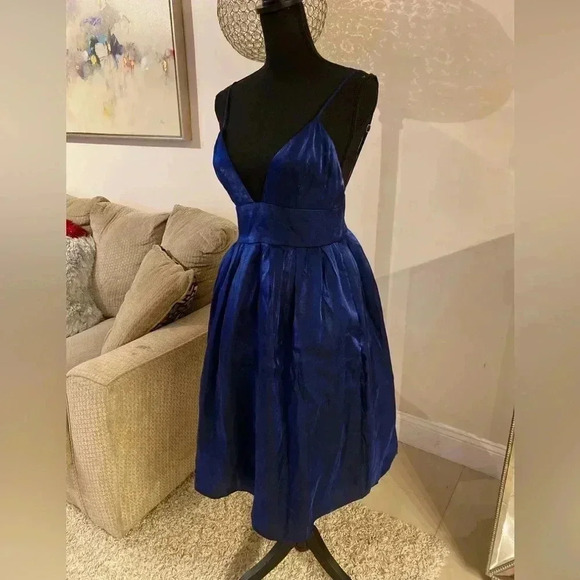 Lovers + Friends Dress size small NWT - Picture 3 of 7